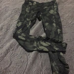 Lululemon Camo butterflies size 4